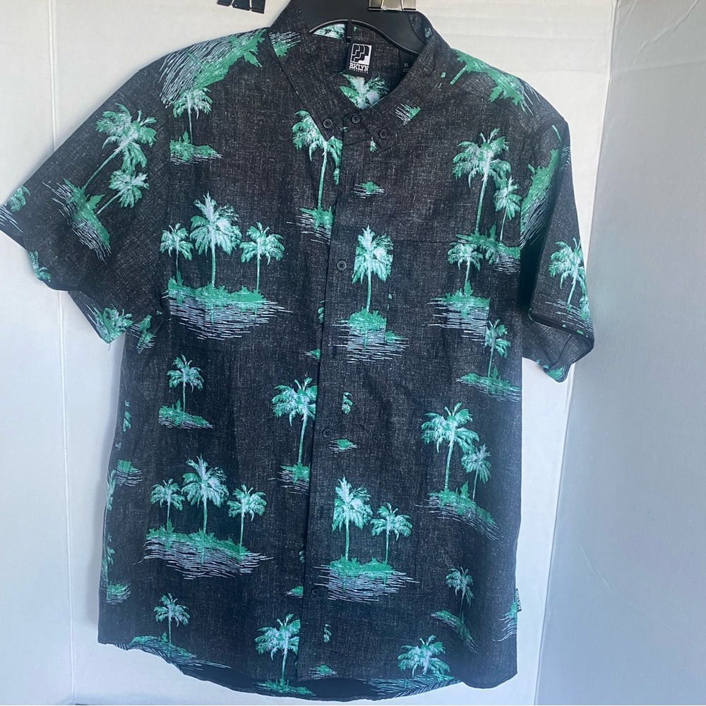 BKLYN men’s size XL short sleeve button-up shirt palm tree Hawaiian